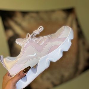 WOMEN'S NIKE RYZ 365 CASUAL SHOES